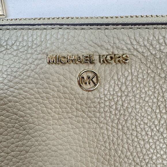 Michael Kors Jet Set Charm Pebbled Leather Clutch Wristlet Wallet Gold Hardware - Picture 2 of 10